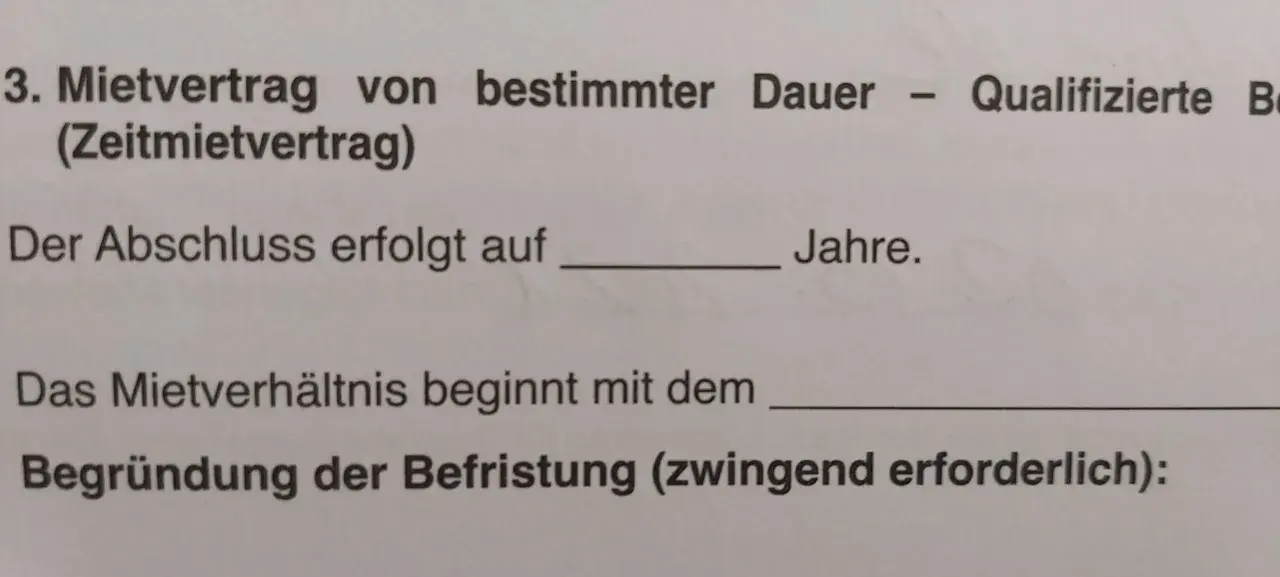Mietvertrag von bestimmter Dauer (Zeitmietvertrag). Der Abschluss erfolgt auf Jahre. Das Mietverhältnis beginnt mit dem Datum. Begründung der Befristung.