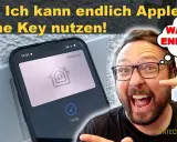 Mann freut sich über sein iPhone mit dem Apple Home Key für die "Hallbude". Endlich ist der Schlüssel digital!