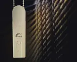 Mit diesem Gerät lässt sich Ihr Rollo smart machen. Die Fernbedienung von SIRO steuert die Jalousien.