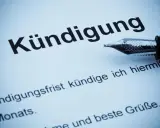 Kündigungsschreiben mit Füllfederhalter. Der Text erwähnt "Kündigungsfrist" und "544 BGB".