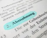 Ein Textauszug mit dem hervorgehobenen Wort "Abmahnung". Dies könnte ein wichtiger Schritt sein, wenn ein Vermieter eine Abmahnung verschickt.