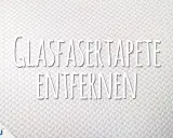 Anleitung: Glasfasertapete entfernen. Der weiße, texturierte Hintergrund zeigt die Schriftzüge "GLASFASER TAPETE" und "ENTFERNEN".