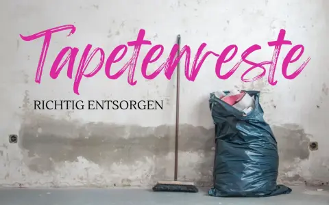 Tapetenreste richtig entsorgen: Ein Besen und ein voller Müllsack stehen vor einer abgenutzten Wand.