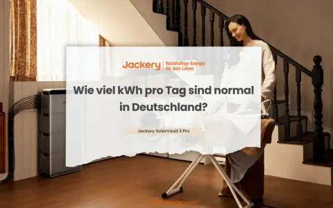Frau bügelt, während Jackery SolarVault 3 Pro im Hintergrund steht. Die Frage "Wie viel kWh pro Tag sind normal in Deutschland?" wird thematisiert.