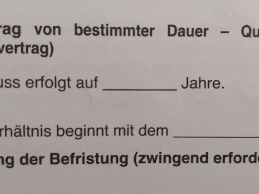 Mietvertrag von bestimmter Dauer (Zeitmietvertrag). Der Abschluss erfolgt auf Jahre. Das Mietverhältnis beginnt mit dem Datum. Begründung der Befristung.