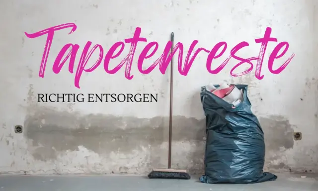 Tapetenreste richtig entsorgen: Ein Besen und ein voller Müllsack stehen vor einer abgenutzten Wand.