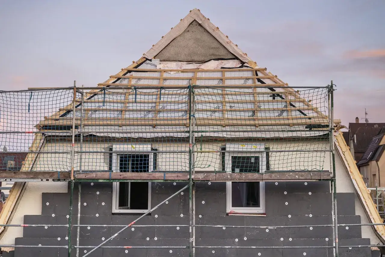 Dachausbau mit Ger&uuml;st und D&auml;mmung. Die Kosten f&uuml;r die Modernisierung auf Mieter umlegen?